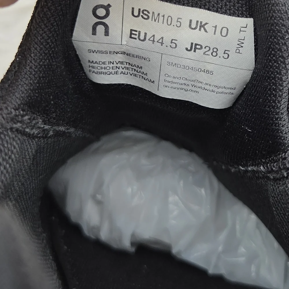 On Running Cloudswift‎ 3 Black Sneakers Men's Size 10.5 Swiss Engineering